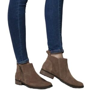 UGG Women's waterproof Aureo II Ankle Boot Size 9